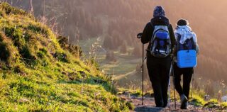 Ich packe meine Reisetasche für den Urlaub in Bayern im Herbst